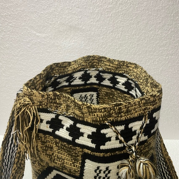 Authentic Wayuu mochila - Picture 3 of 4